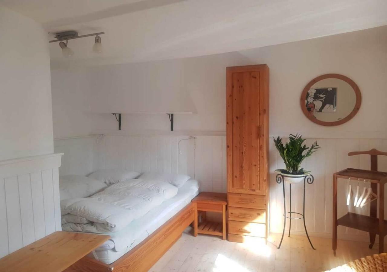 Aeltestes Haus In Quentel - Ferienwohnung 1 Mit Kleinem Garten Lichtenau Exteriör bild